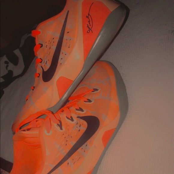 Athletic_Shoes
